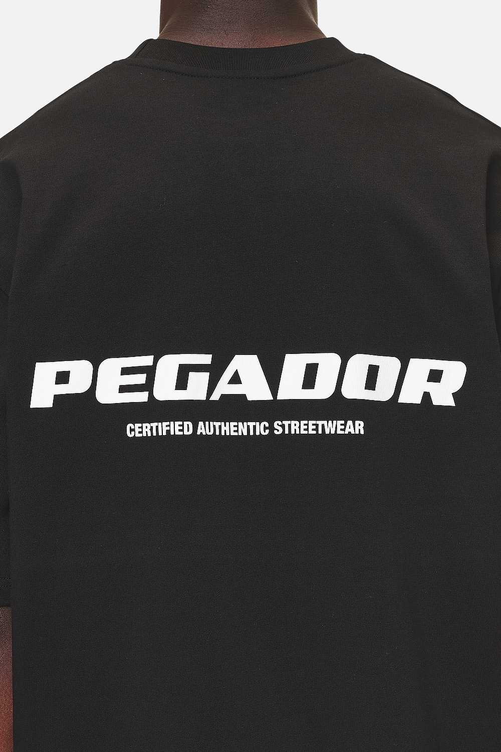 Pegador Colne Logo Oversized Tee Washed Black Detailshot aus der Never Too Late Kollektion für Herren