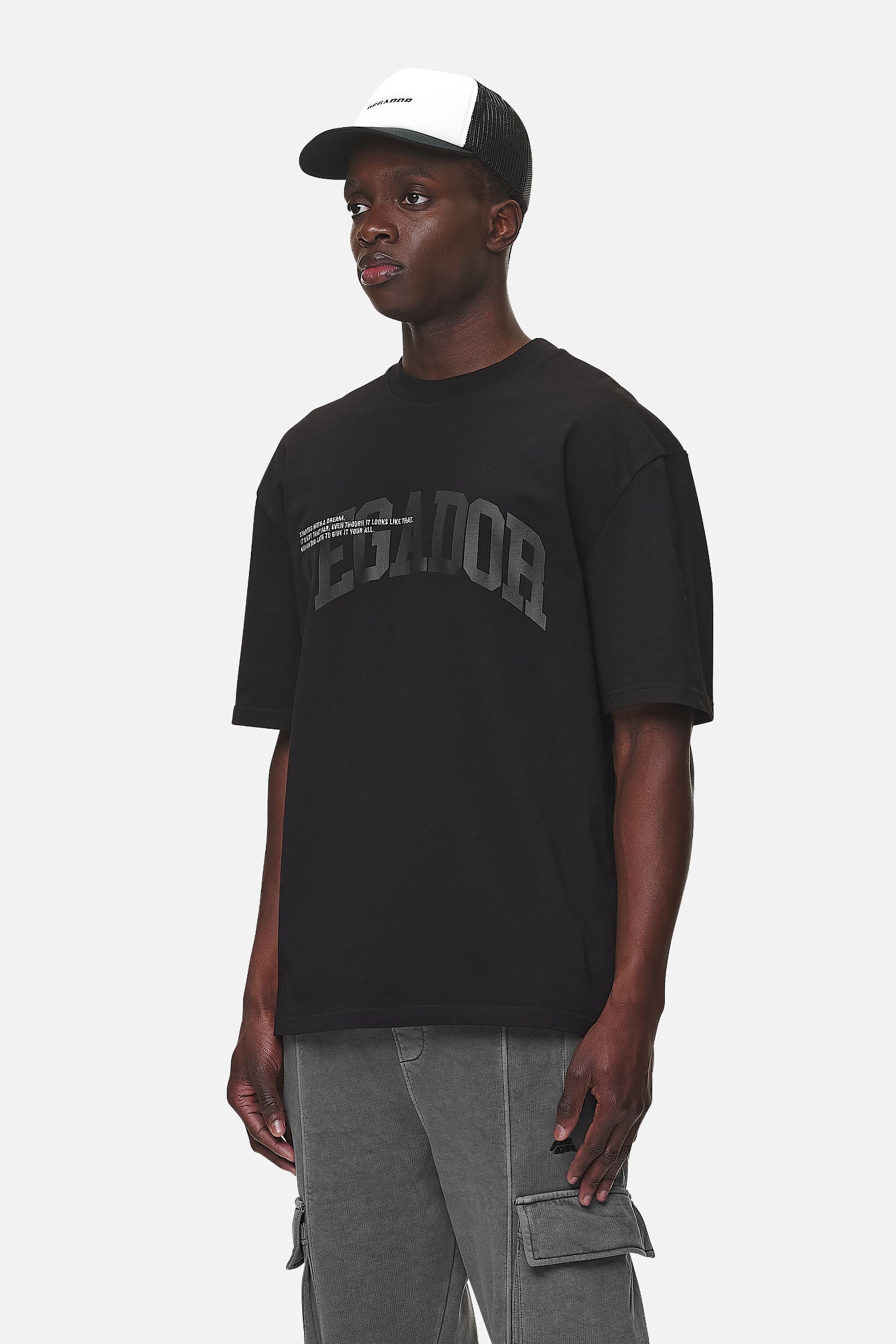 Pegador Gilford Oversized Tee Washed Black Seitenansicht aus der Never Too Late Kollektion für Herren