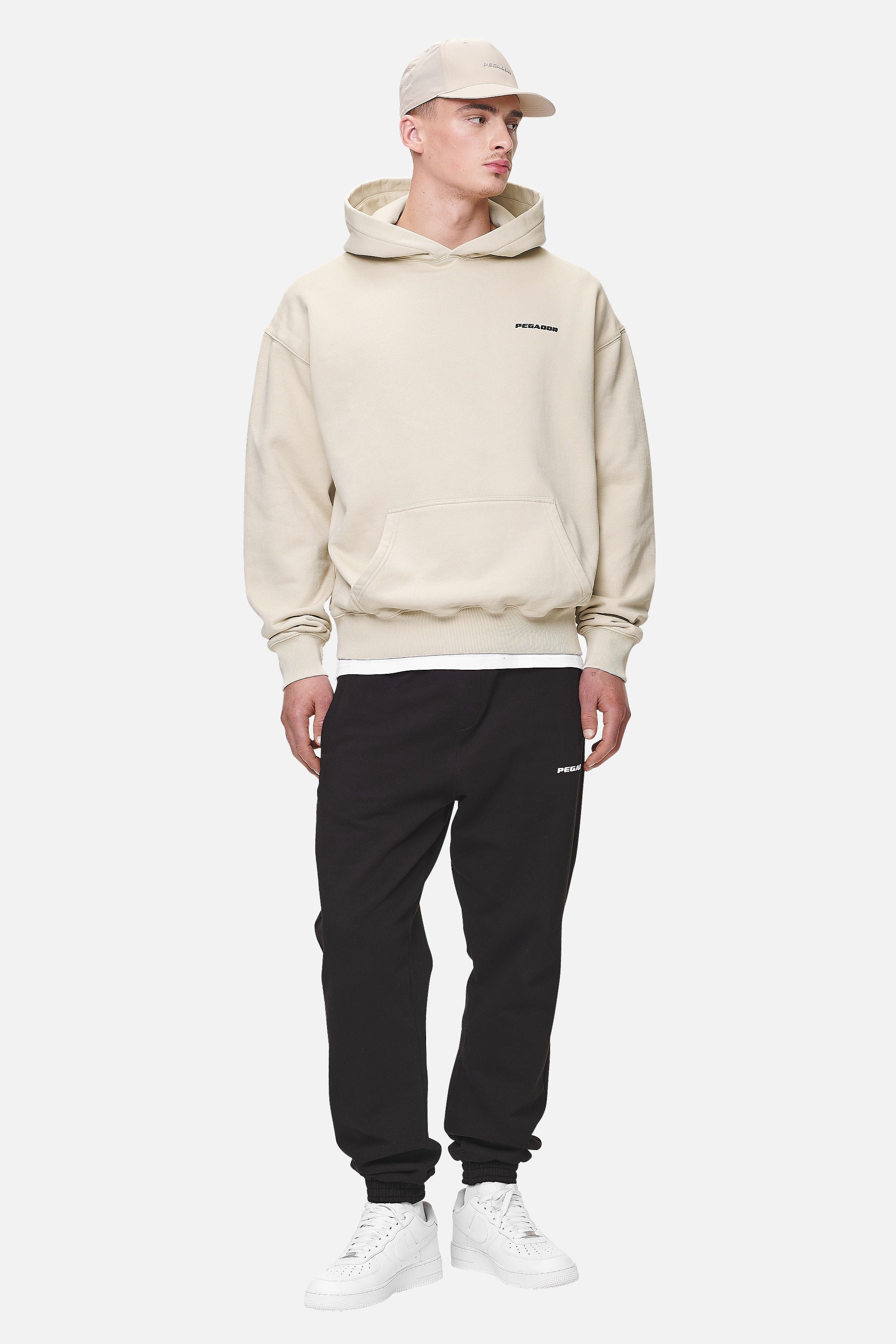 Pegador Logo Oversized Hoodie Washed Desert Sand Black Gum Ganzkörper Bild aus der Never Too Late Kollektion für Herren