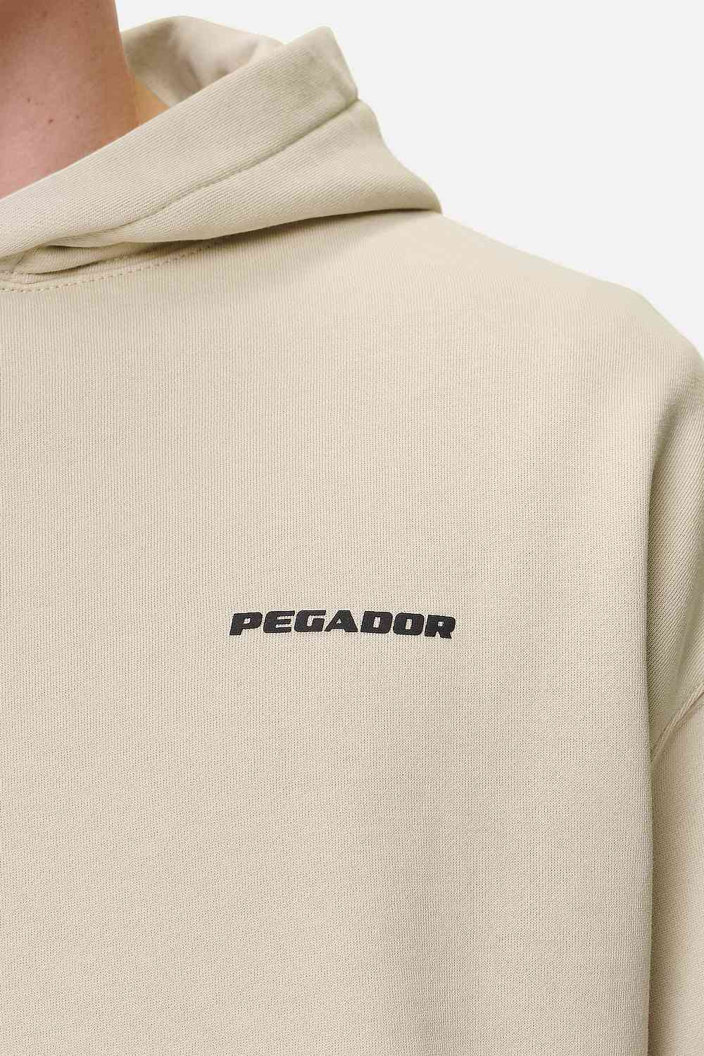 Pegador Logo Oversized Hoodie Washed Desert Sand Black Gum Detailshot aus der Never Too Late Kollektion für Herren