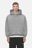 Pegador Logo Boxy Hoodie Washed Cool Grey White Gum Hauptansicht aus der Never Too Late Kollektion für Herren