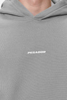 Pegador Logo Boxy Hoodie Washed Cool Grey White Gum Detailshot aus der Never Too Late Kollektion für Herren