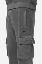 Pegador Harvey Terry Cargo Sweat Pants Vintage Grey Detailshot aus der Never Too Late Kollektion für Herren