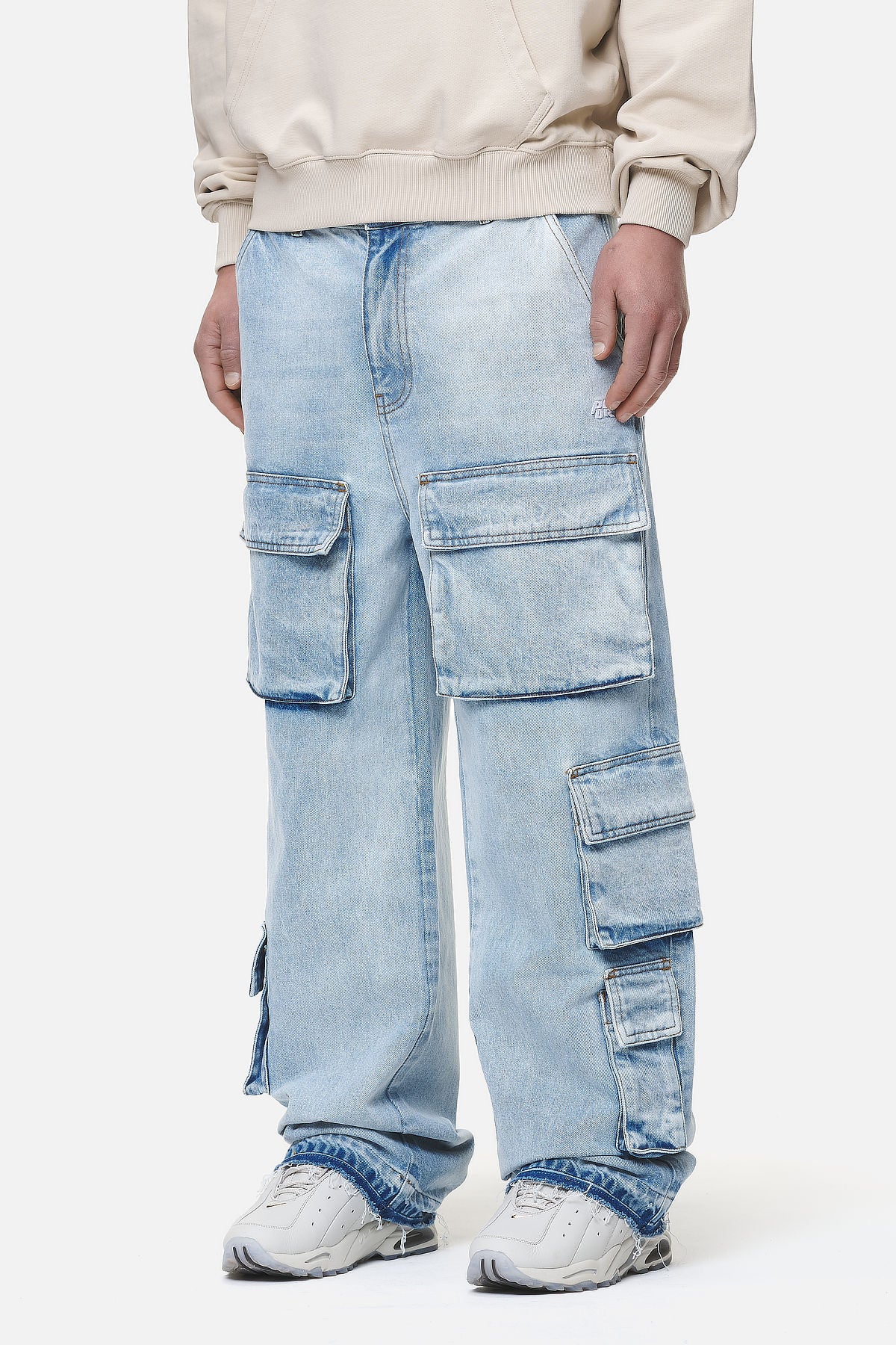 Pegador Lark Loose Cargo Jeans Washed Bright Blue Seitenansicht aus der Never Too Late Kollektion für Herren