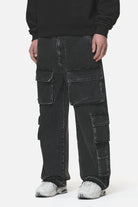 Pegador Lark Loose Cargo Jeans Heavy Washed Black Gegenansicht aus der Never Too Late Kollektion für Herren