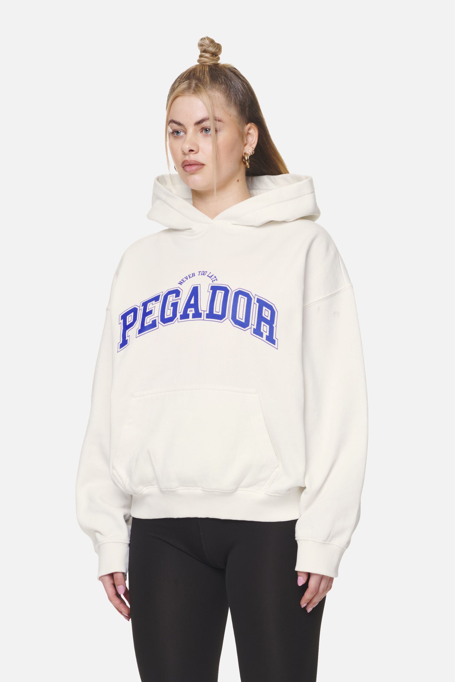 Pegador Wayruna Oversized Hoodie Washed Coconut Milk Seitenansicht aus der Never Too Late Kollektion für DaHerren