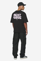 Pegador Dacko Oversized Tee Washed Black Bubblegum Gegenansicht aus der Next Wave Kollektion für Herren