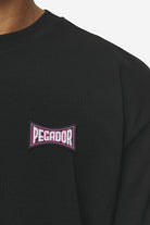 Pegador Dacko Oversized Tee Washed Black Bubblegum Detailshot aus der Next Wave Kollektion für Herren