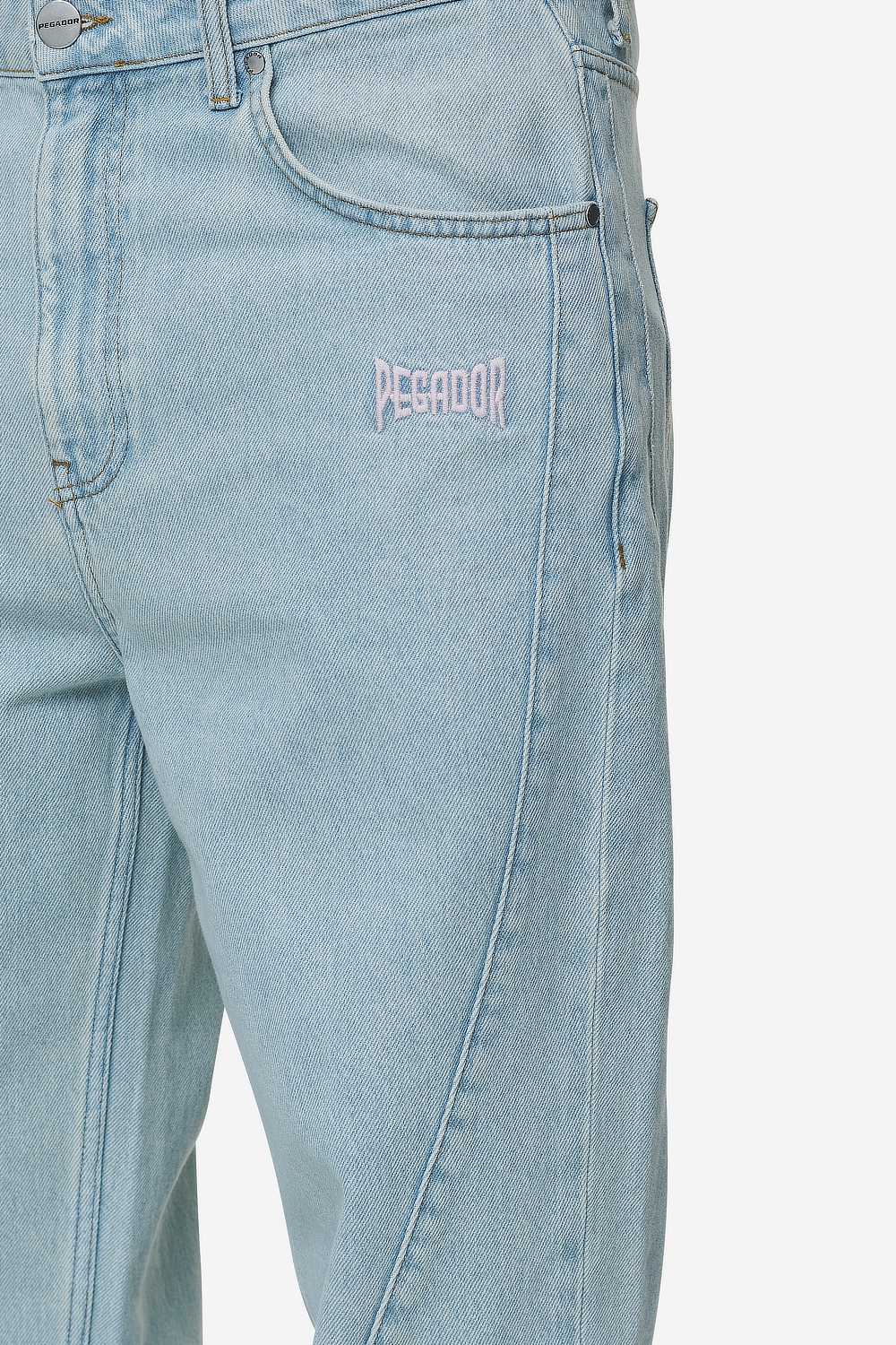 Pegador Valmar Baggy Jeans Sand Washed Blue Detailshot aus der Next Wave Kollektion für Herren