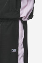 Pegador Stow Wide Track Pants Black Bubblegum Detailshot aus der Next Wave Kollektion für Herren