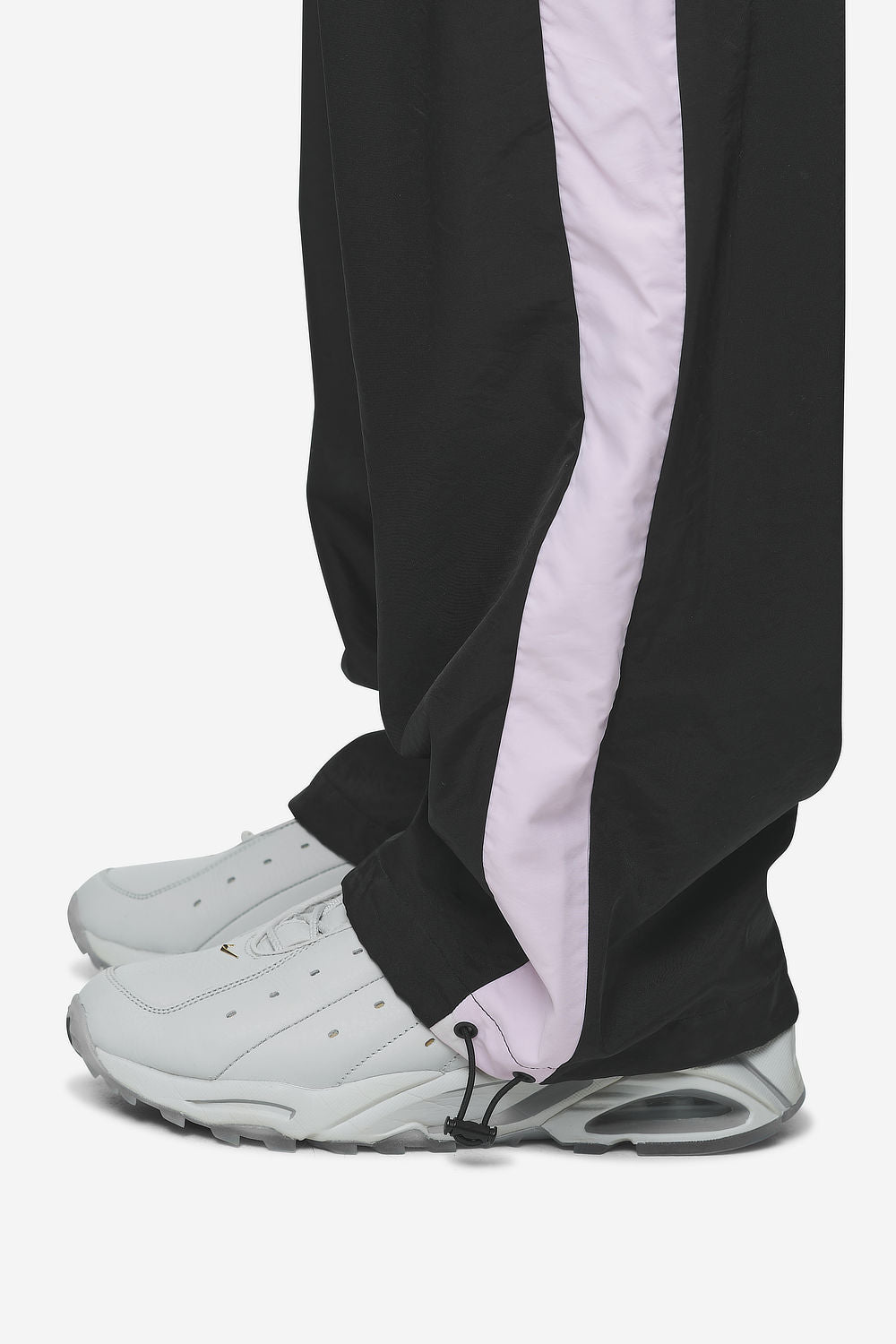 Pegador Stow Wide Track Pants Black Bubblegum Detailshot aus der Next Wave Kollektion für Herren