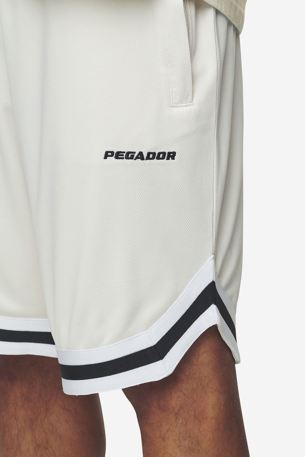 Pegador Lansing Basketball Shorts Salty Cream Detailshot aus der Next Wave Kollektion für Herren