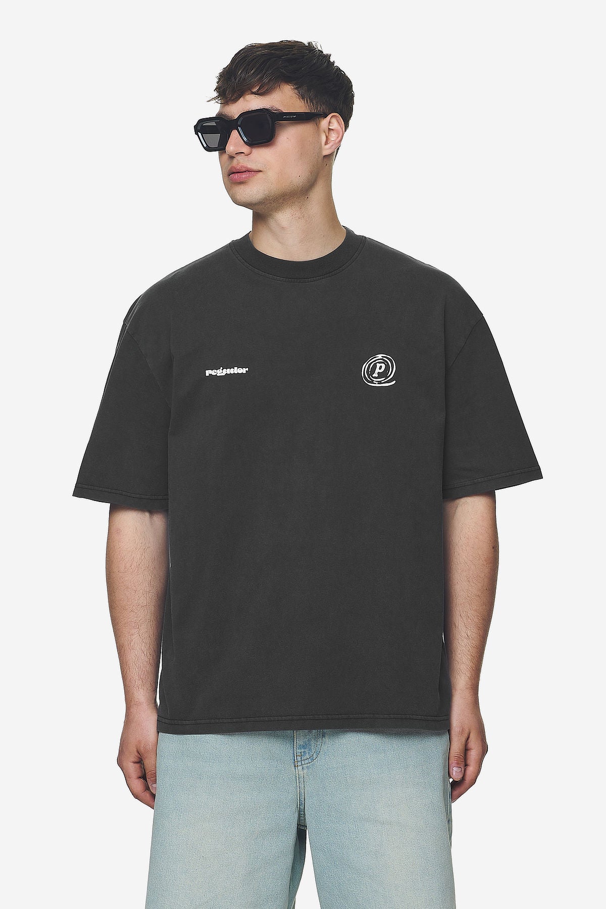 Pegador Harlan Oversized Tee Vintage Black Seitenansicht aus der Next Wave Kollektion für Herren