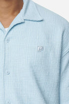 Pegador Libco Structured Knit Shirt Baby Blue Detailshot aus der Next Wave Kollektion für Herren