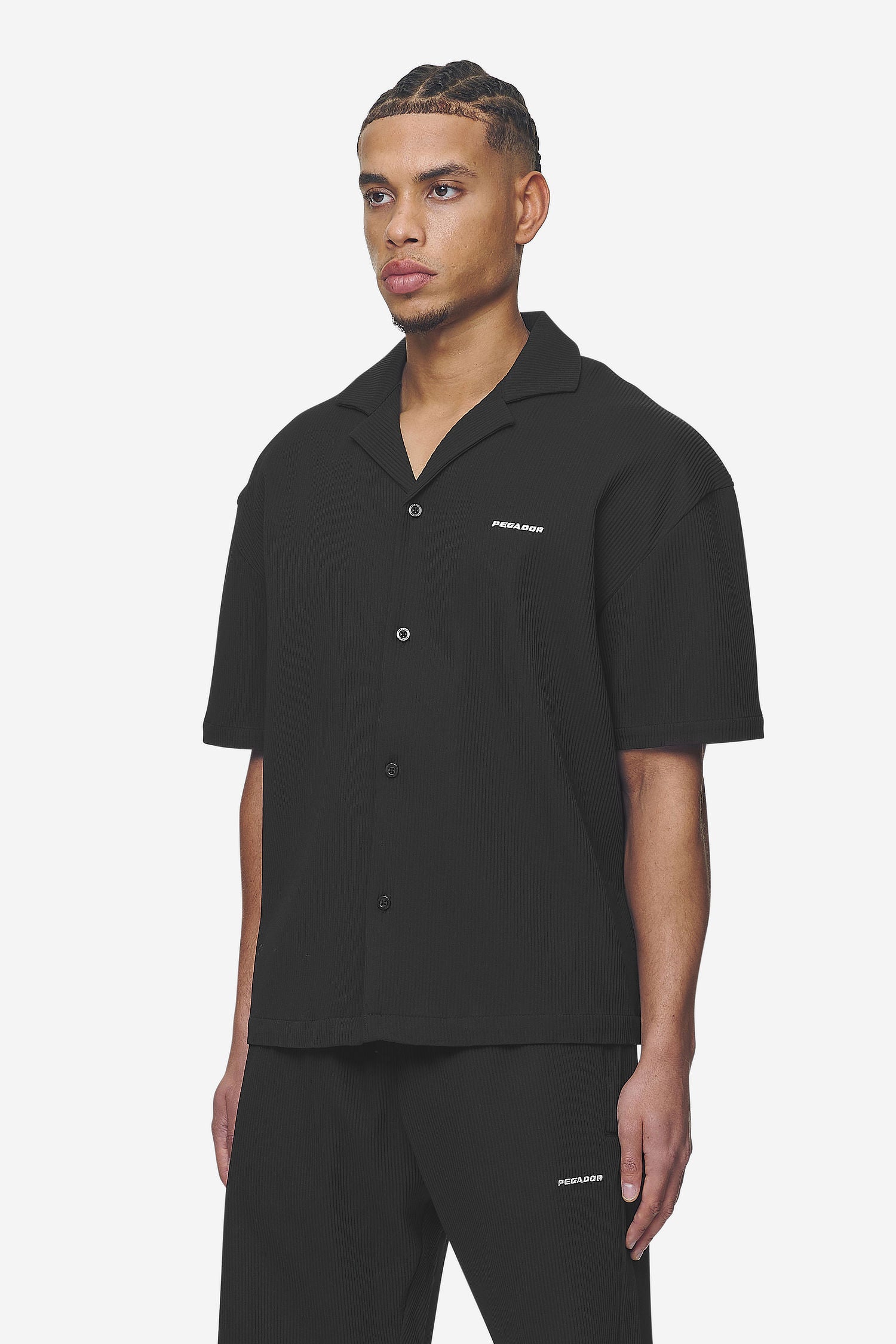 Pegador Troy Plissee Summer Shirt Black Seitenansicht aus der Next Wave Kollektion für Herren