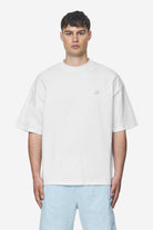 Pegador Leono Boxy Tee White Baby Blue Hauptansicht aus der Next Wave Kollektion für Herren