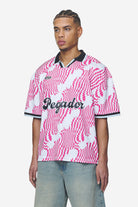 Pegador Worden Boxy Trikot White Pink Seitenansicht aus der Next Wave Kollektion für Herren