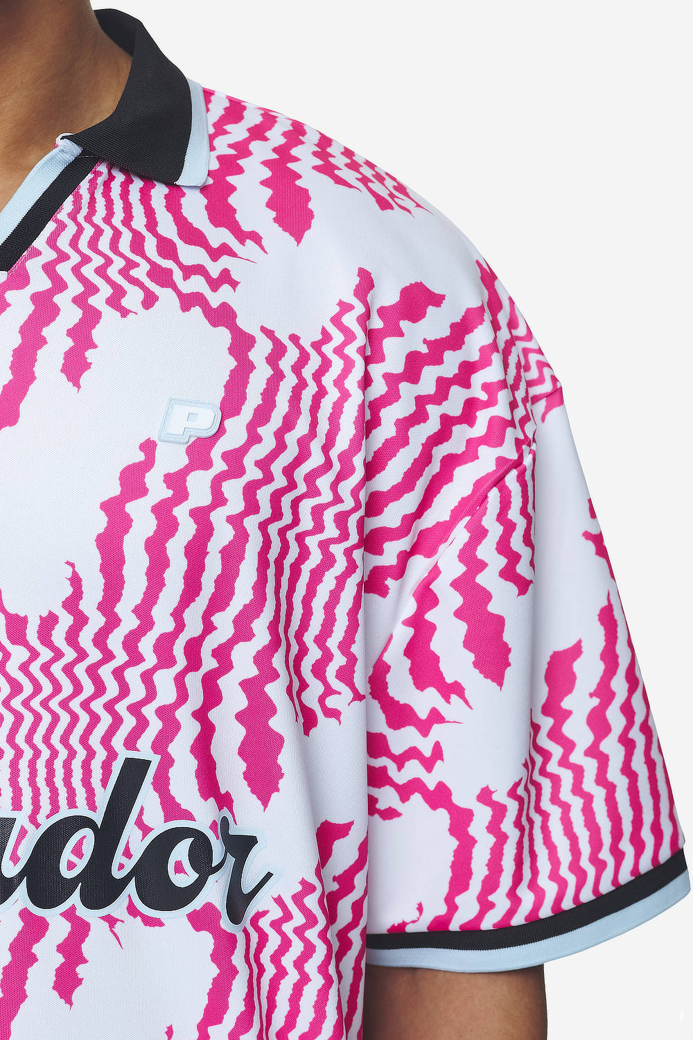 Pegador Worden Boxy Trikot White Pink Detailshot aus der Next Wave Kollektion für Herren