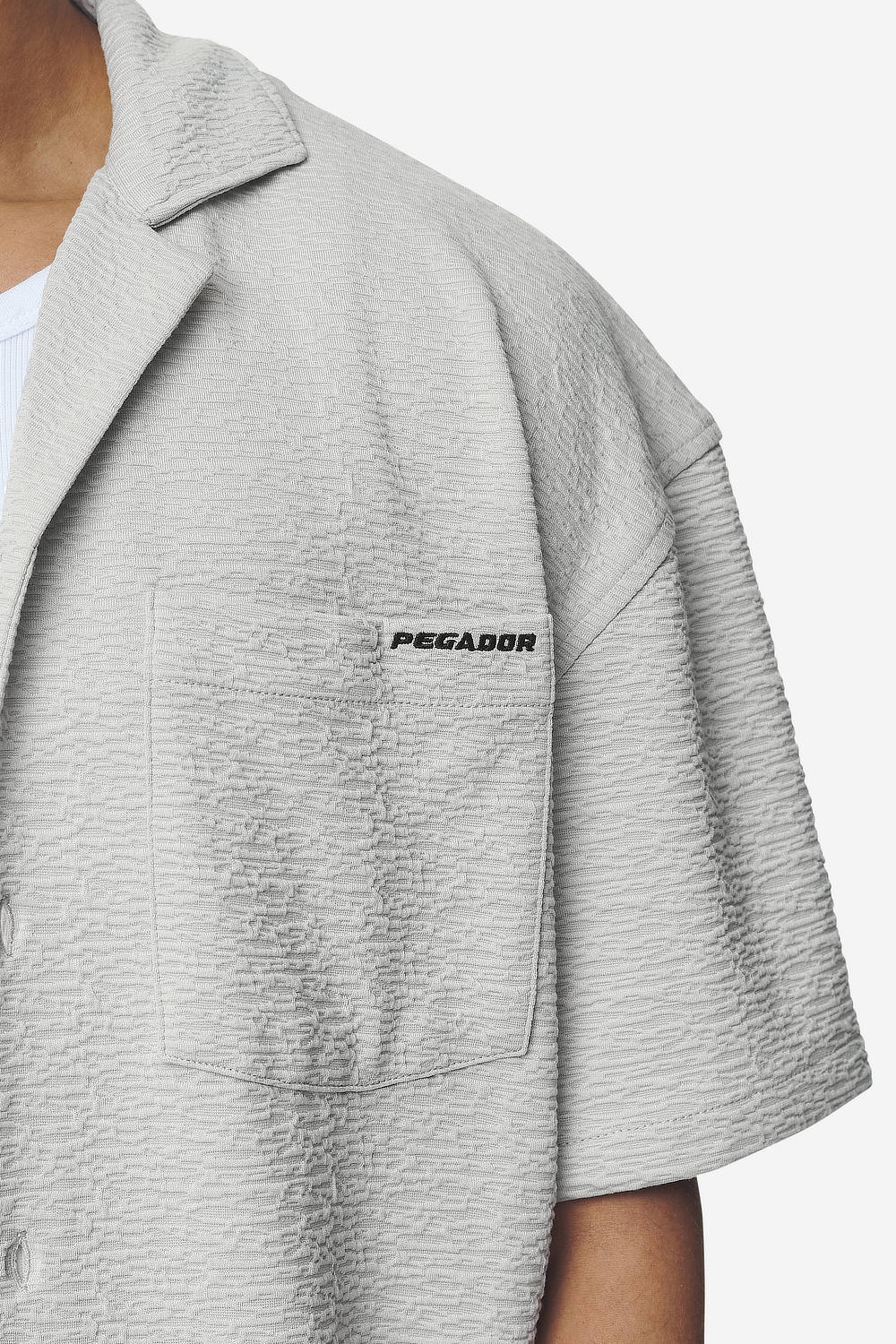 Pegador Acado Summer Shirt Pearl Grey Detailshot aus der Next Wave Kollektion für Herren