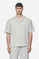 Pegador Troy Plissee Summer Shirt Pearl Grey Hauptansicht aus der Next Wave Kollektion für Herren