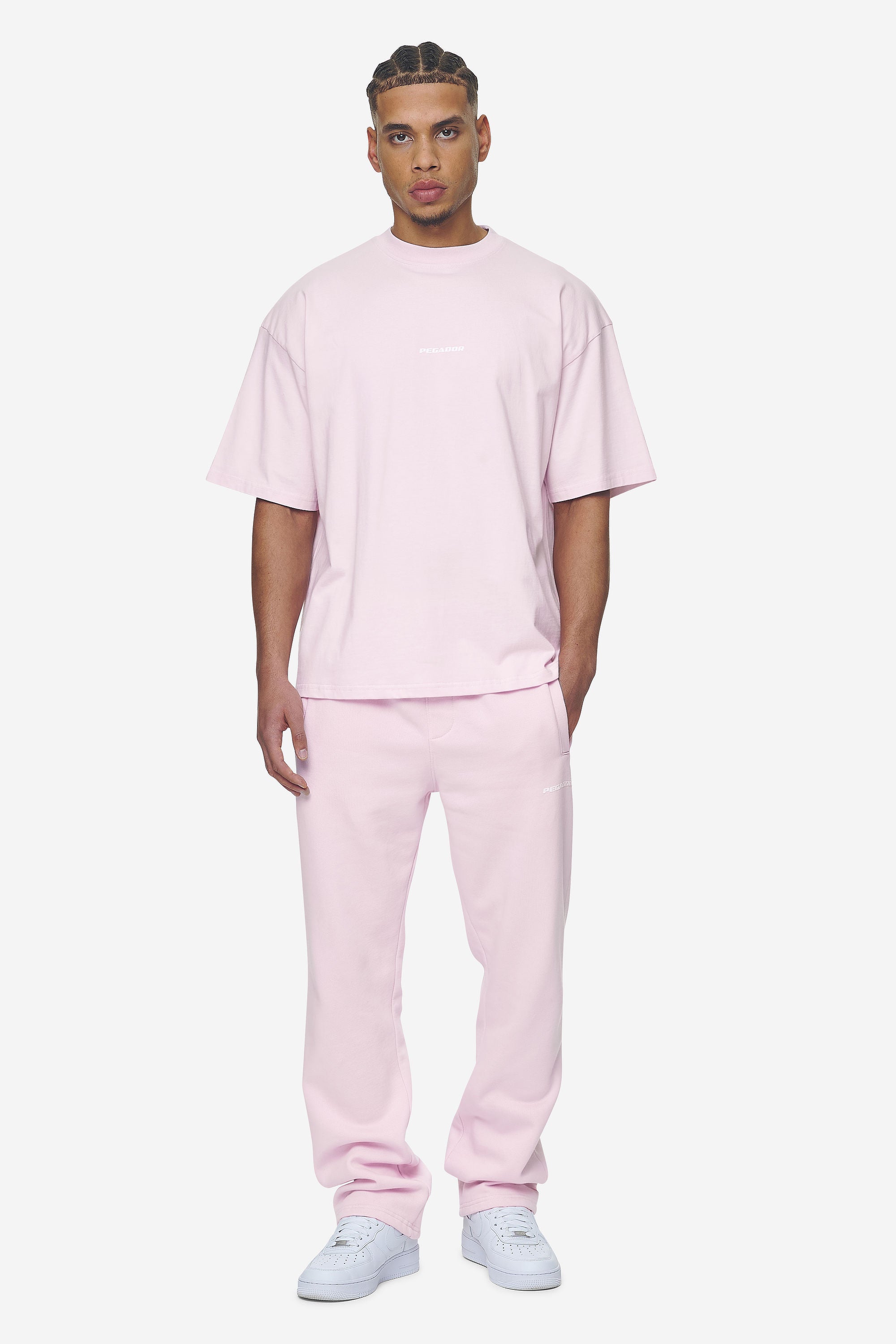 Pegador Logo Wide Sweat Pants Washed Bubblegum White Gum Ganzkörper Bild aus der Next Wave Kollektion für Herren