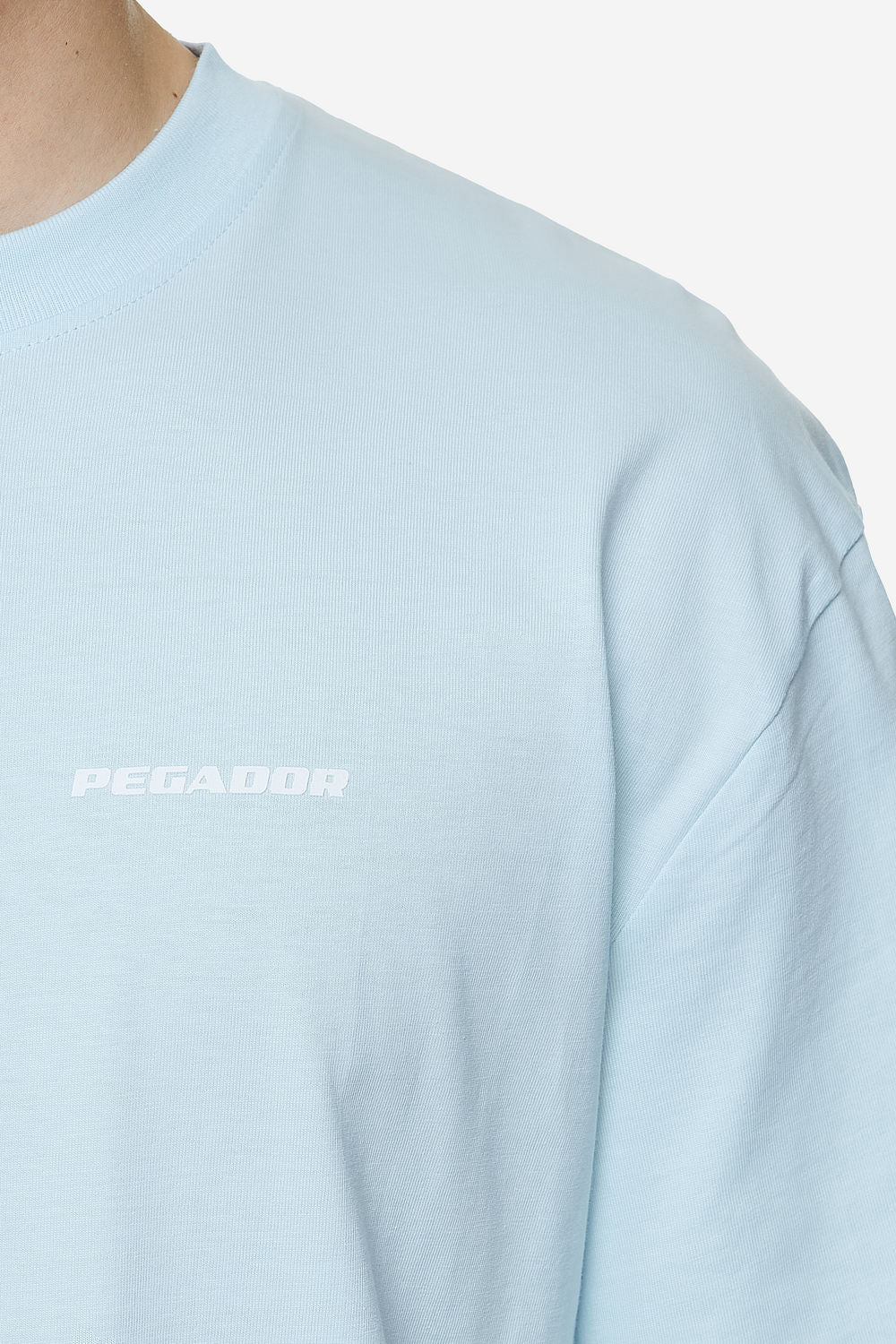 Pegador Logo Oversized Tee Washed Baby Blue White Gum Detailshot aus der Next Wave Kollektion für Herren