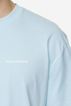 Pegador Logo Oversized Tee Washed Baby Blue White Gum Detailshot aus der Next Wave Kollektion für Herren