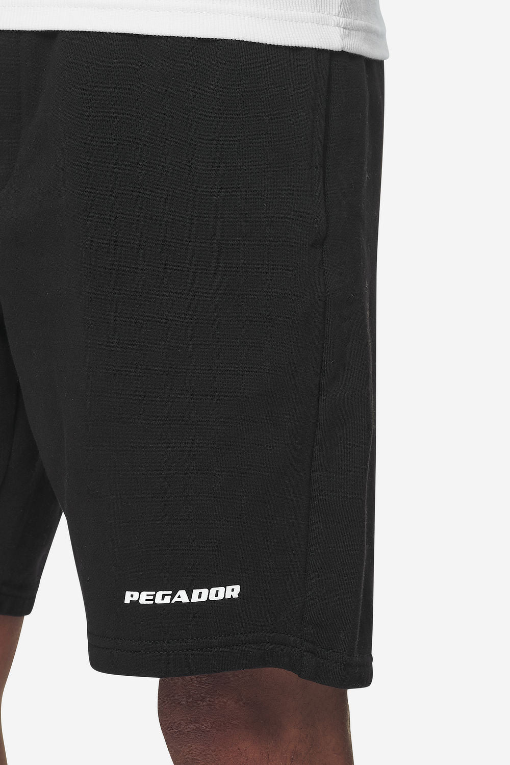 Pegador Logo Heavy Sweat Shorts Washed Black White Gum Detailshot aus der Next Wave Kollektion für Herren