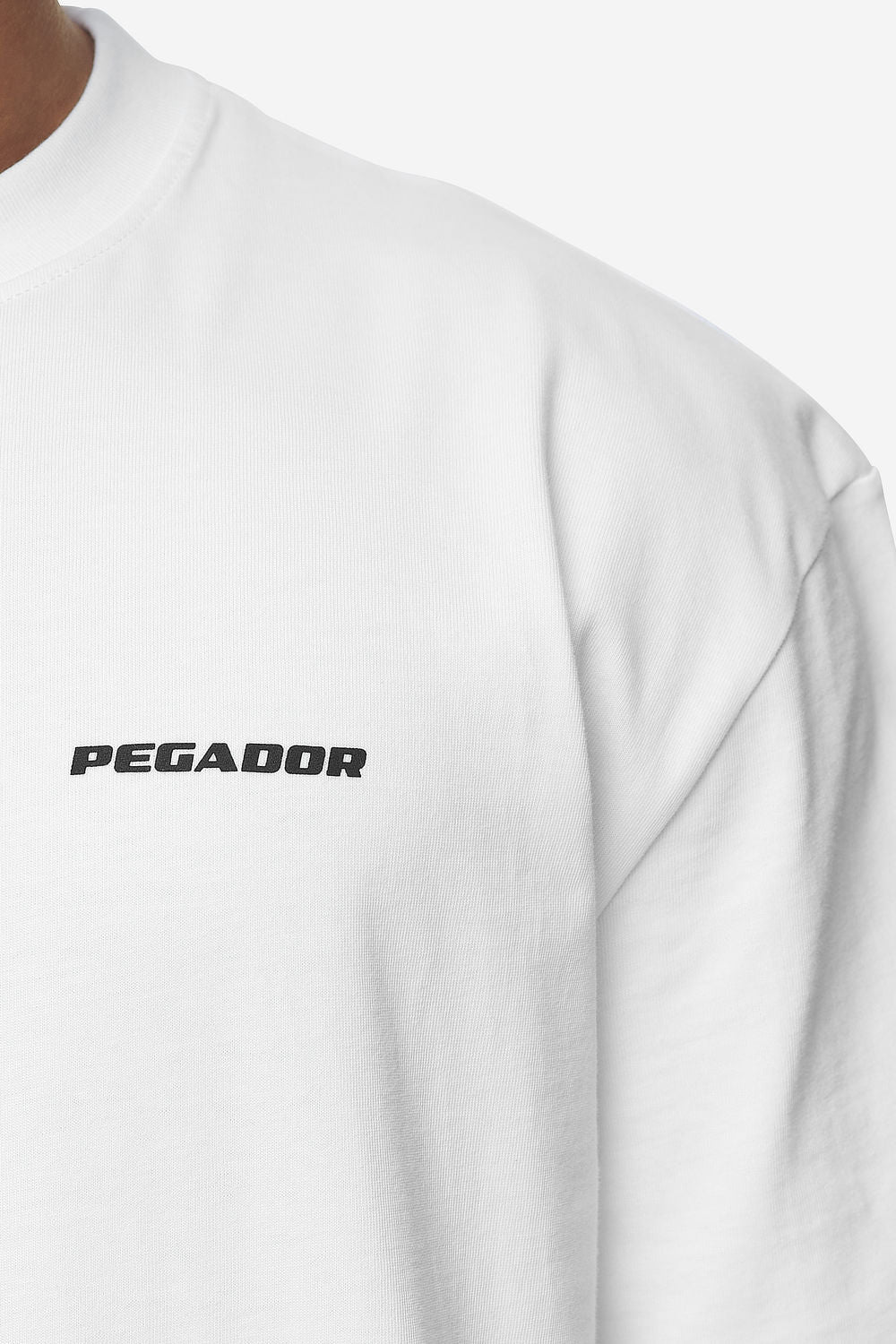 Pegador Logo Oversized Tee White Black Gum Detailshot aus der Next Wave Kollektion für Herren