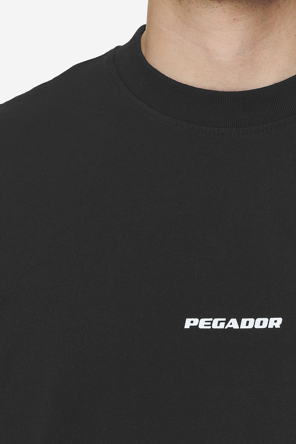 Pegador Logo Boxy Tee Washed Black White Gum Detailshot aus der Next Wave Kollektion für Herren