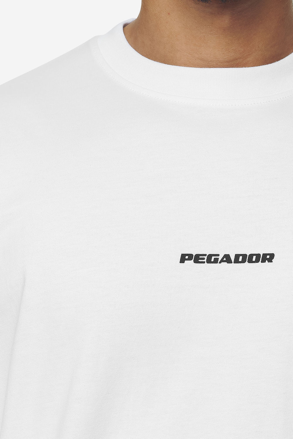 Pegador Logo Boxy Tee White Black Gum Detailshot aus der Next Wave Kollektion für Herren