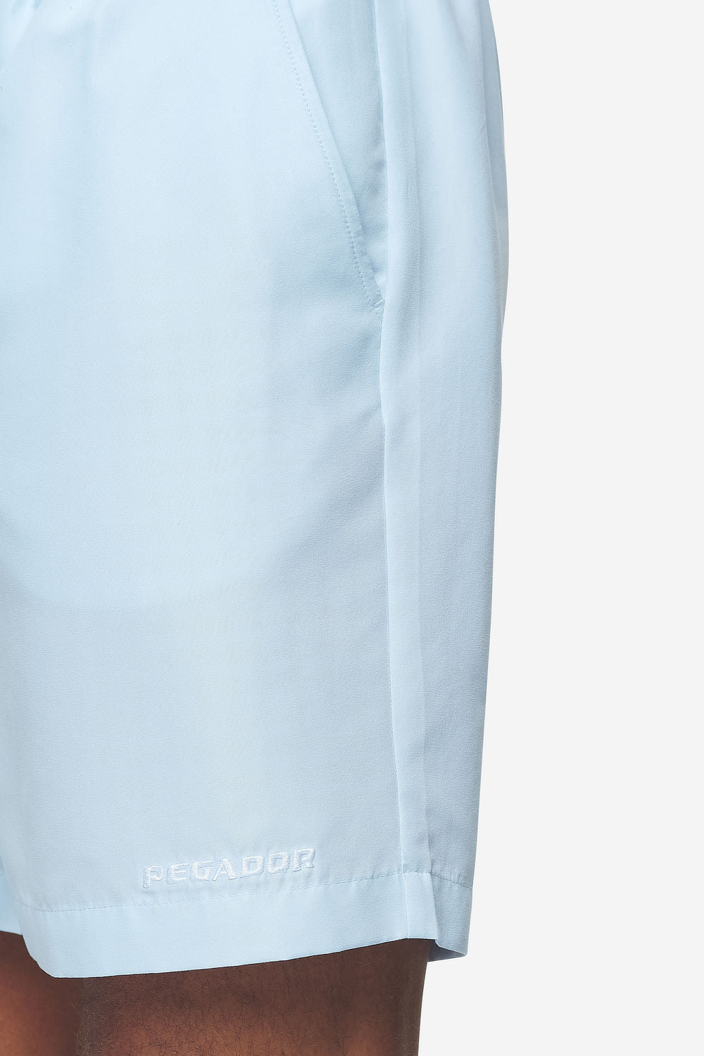 Pegador Logo Swim Shorts Baby Blue Detailshot aus der Next Wave Kollektion für Herren