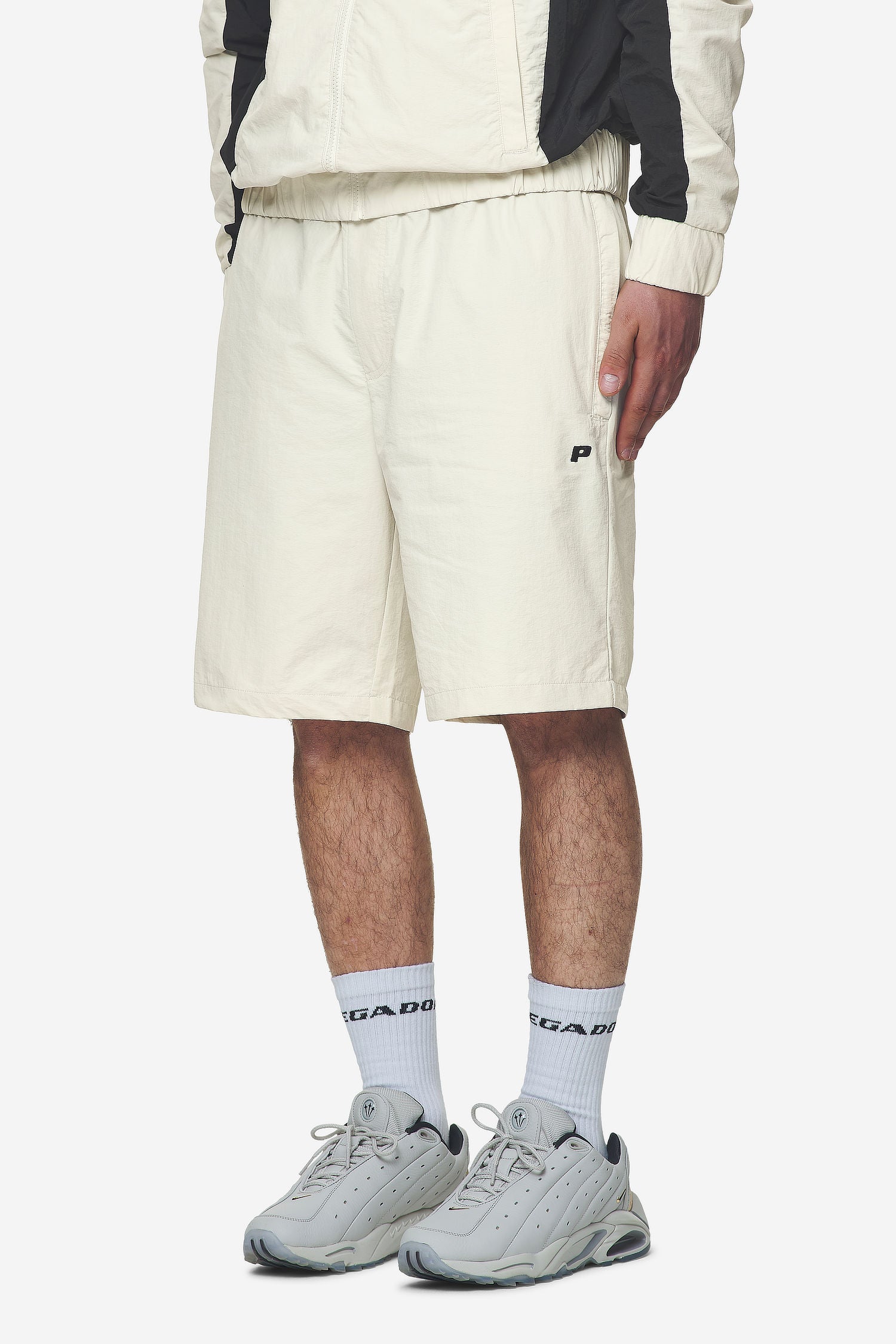 Pegador Shaft Bermuda Shorts Salty Cream Seitenansicht aus der Next Wave Kollektion für Herren