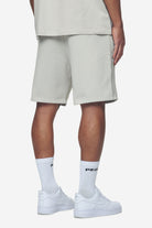 Pegador Logo Heavy Sweat Shorts Washed Pearl Grey White Gum Gegenansicht aus der Next Wave Kollektion für Herren