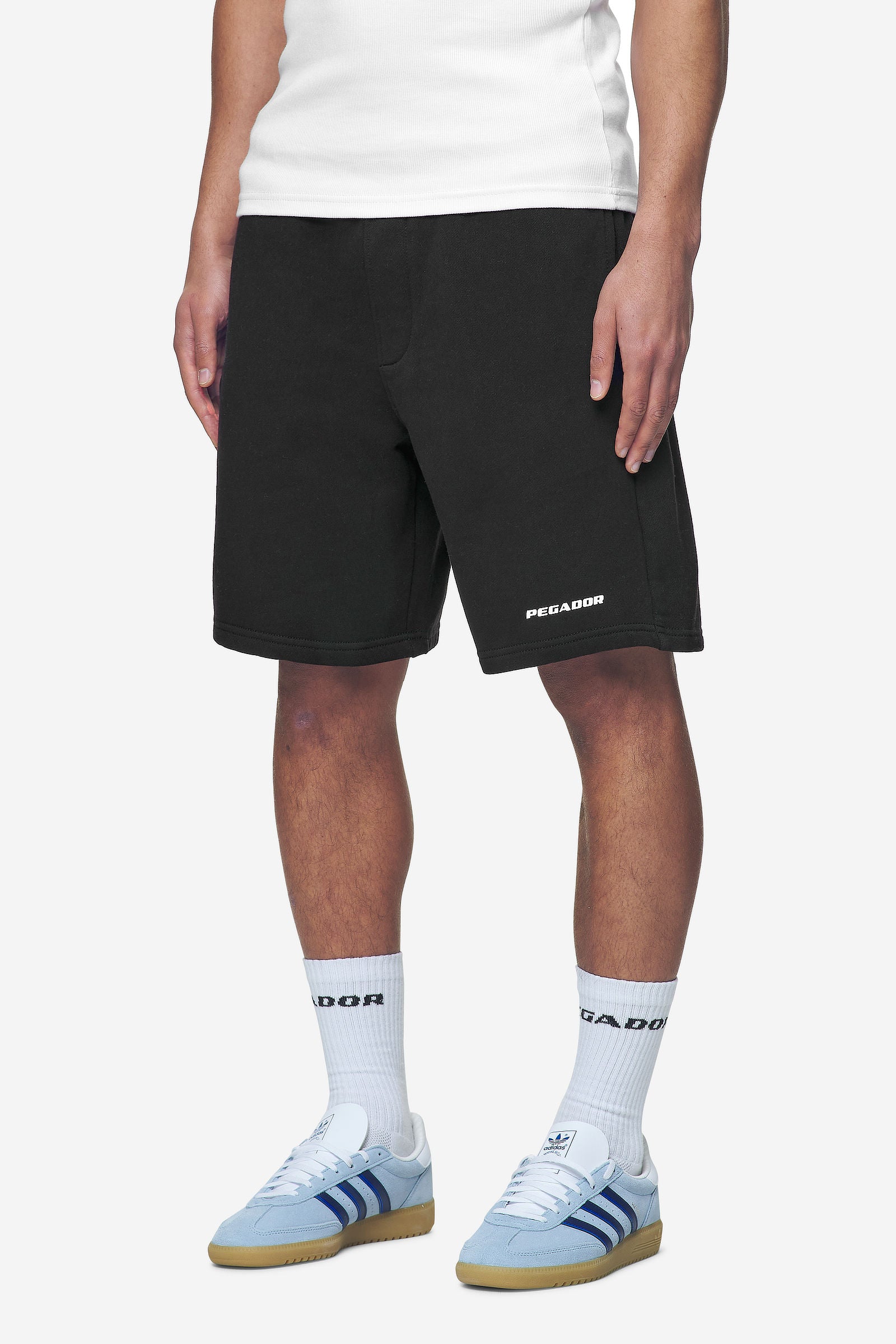 Pegador Logo Heavy Sweat Shorts Washed Black White Gum Hauptansicht aus der Next Wave Kollektion für Herren