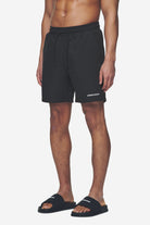 Pegador Logo Swim Shorts Black Seitenansicht aus der Next Wave Kollektion für Herren