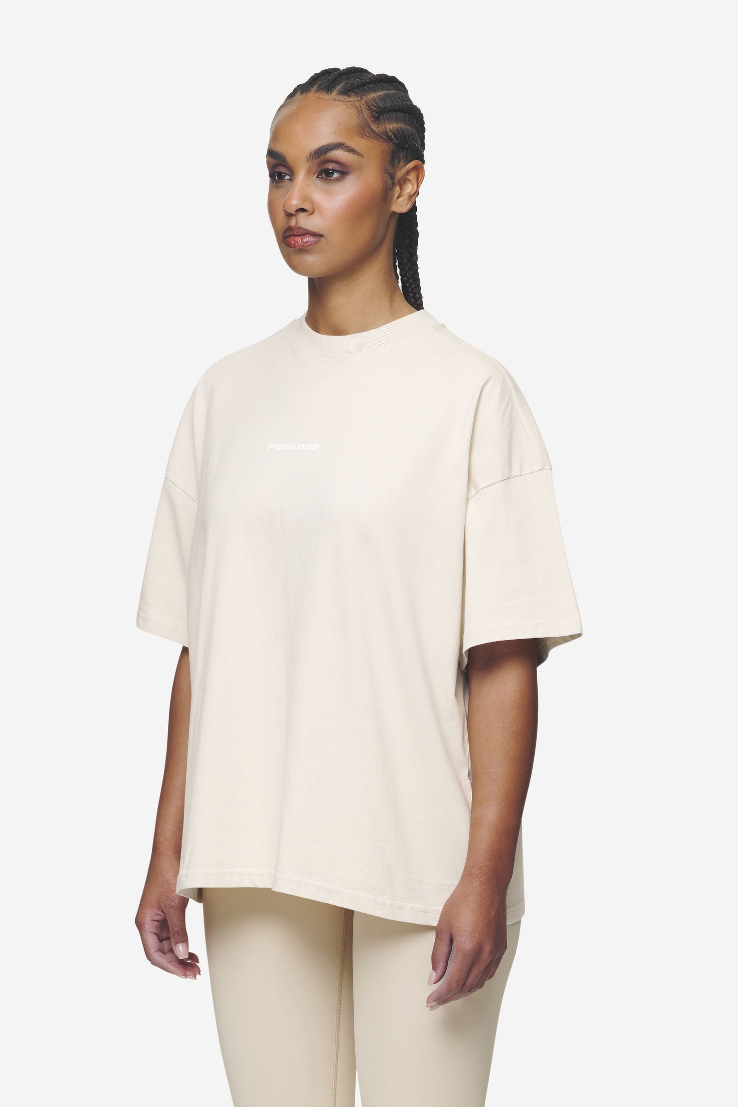 Pegador Arendal Logo Heavy Oversized Tee Washed Coast Sand White Detailshot aus der Next Wave Kollektion für DaHerren