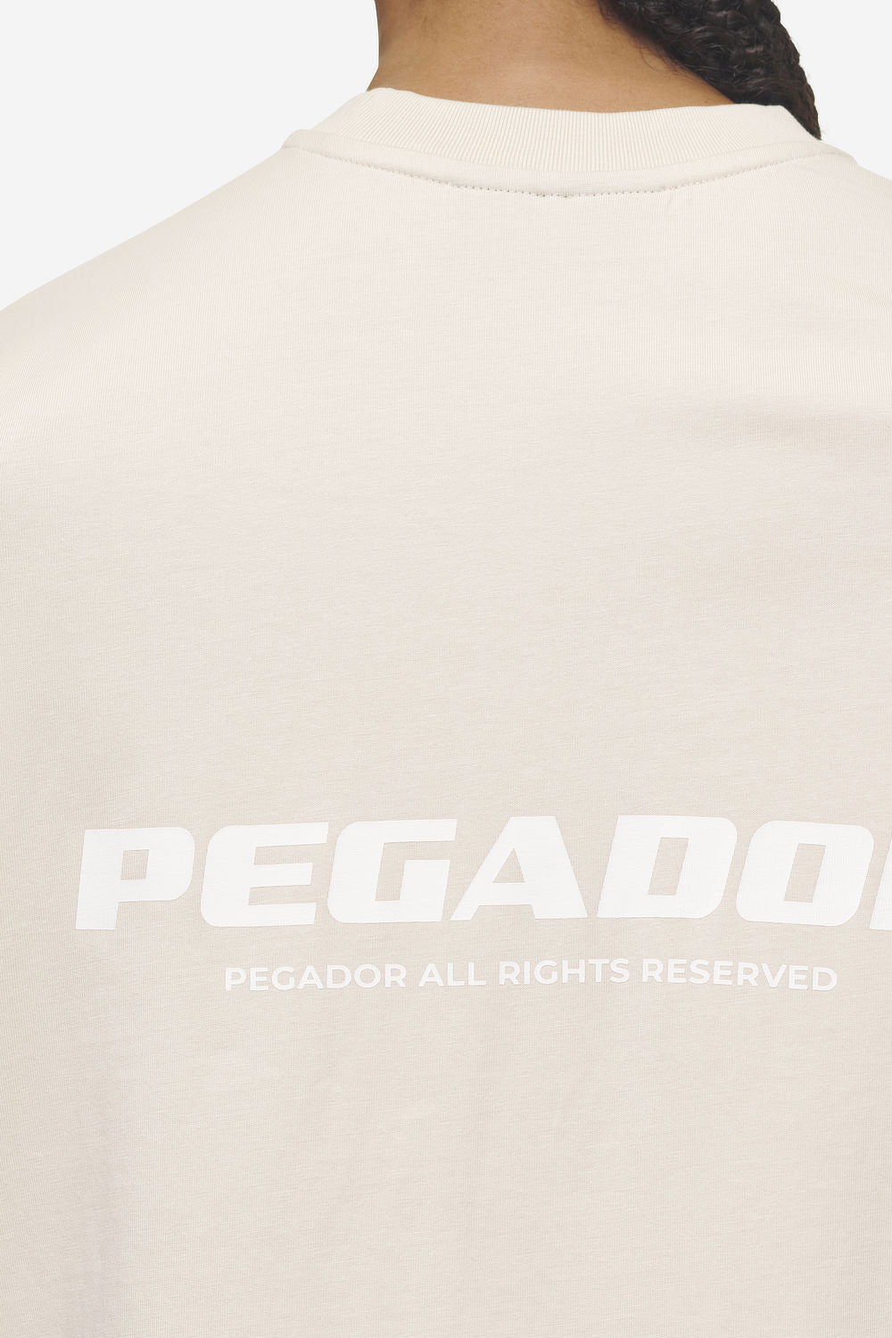 Pegador Arendal Logo Heavy Oversized Tee Washed Coast Sand White Detailshot aus der Next Wave Kollektion für DaHerren