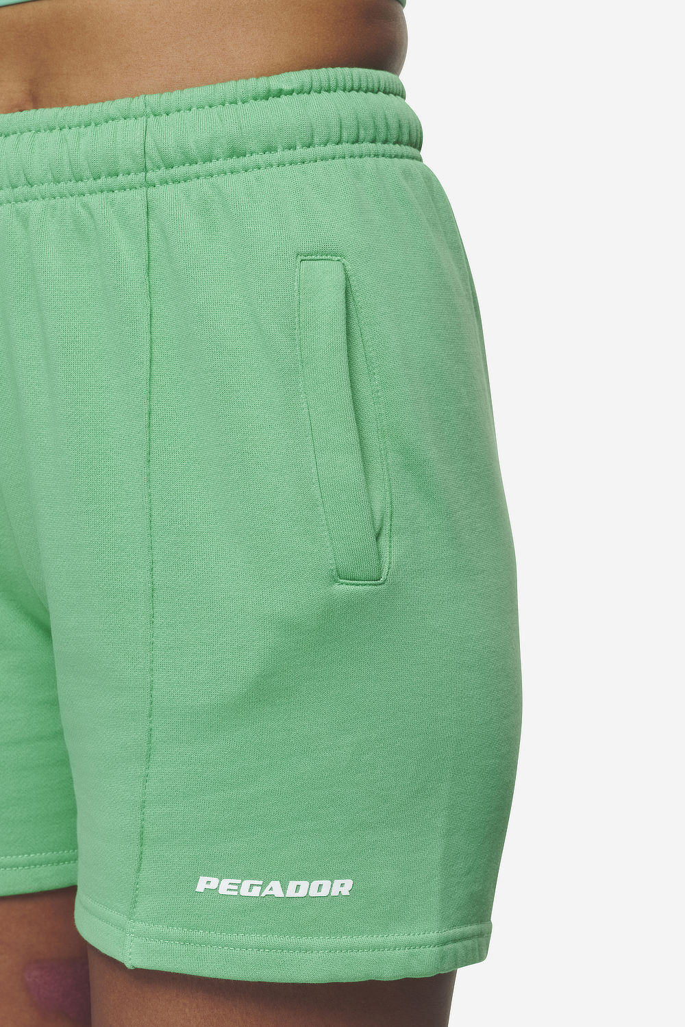 Pegador Sully High Waisted Shorts Washed Peppermint Green White Gum Detailshot aus der Next Wave Kollektion für DaHerren