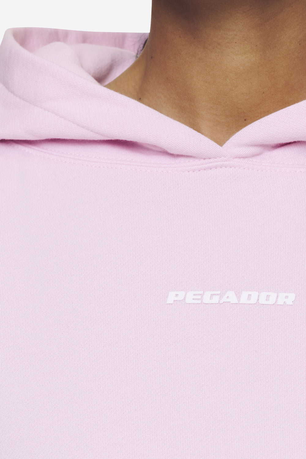 Pegador Salita Oversized Cropped Hoodie Washed Bubblegum White Gum Detailshot aus der Next Wave Kollektion für DaHerren