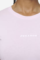 Pegador Ines Cropped Baby Tee Washed Bubblegum White Gum Detailshot aus der Next Wave Kollektion für DaHerren