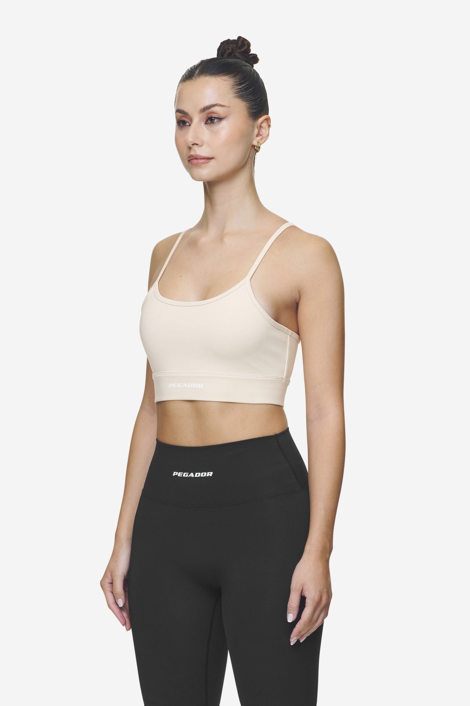 Pegador Taja Sport Bra Coast Sand White Seitenansicht aus der Next Wave Kollektion für DaHerren