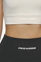 Pegador Taja Sport Bra Coast Sand White Detailshot aus der Next Wave Kollektion für DaHerren