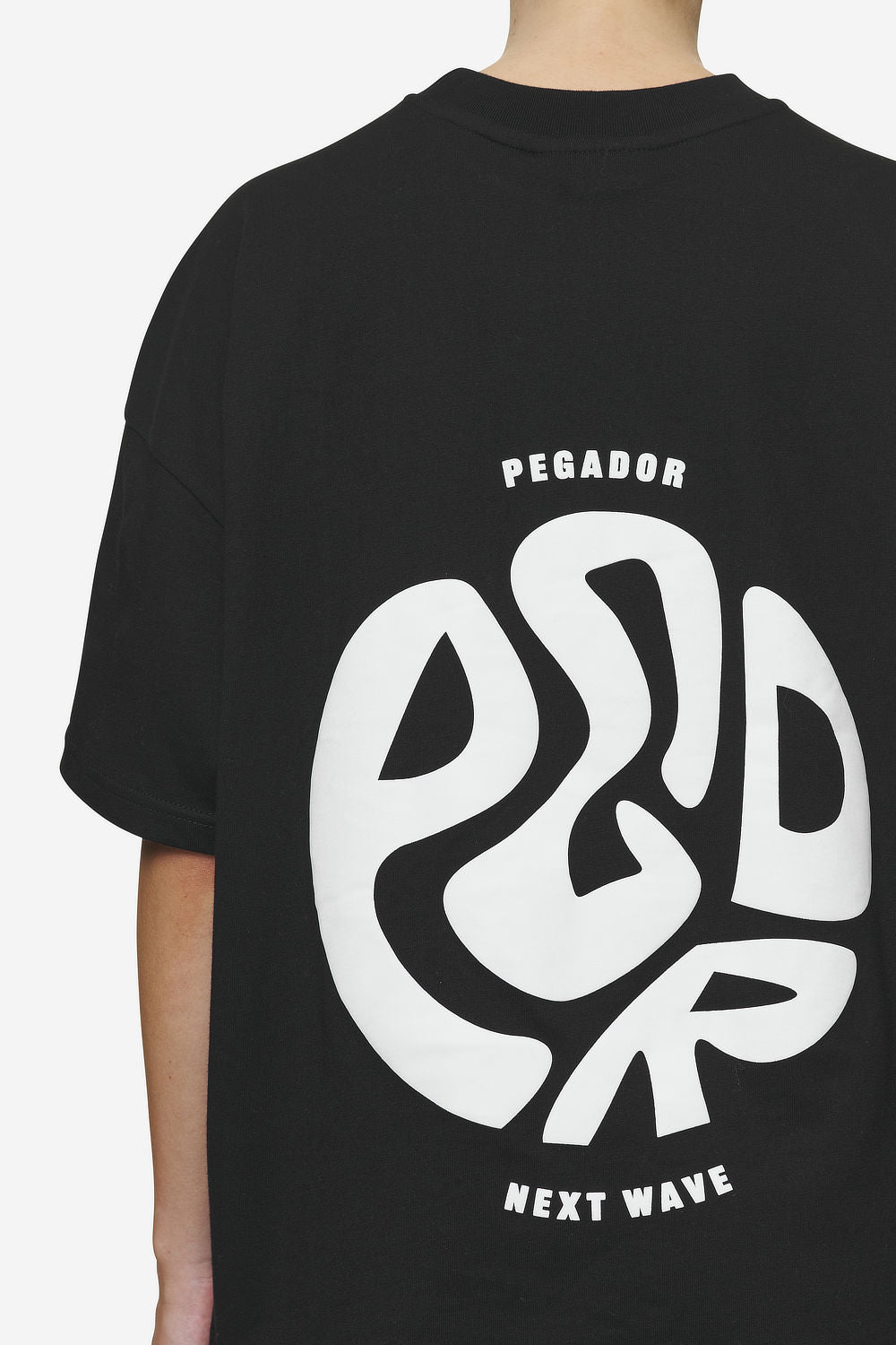 Pegador Gabi Heavy Oversized Tee Black Detailshot aus der Next Wave Kollektion für DaHerren