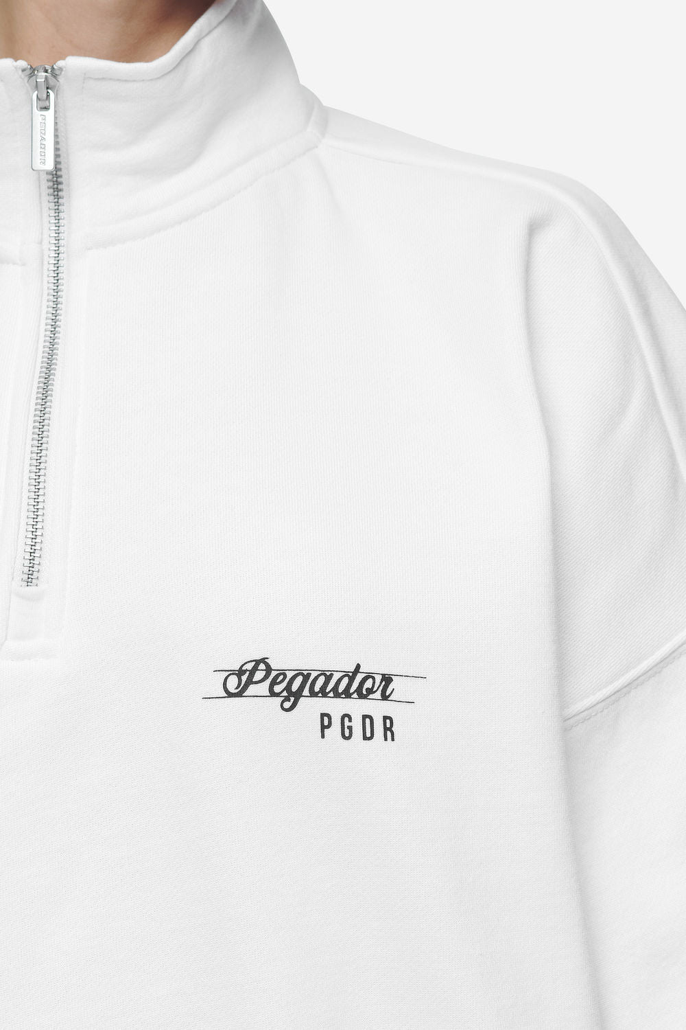 Pegador Luz Oversized Halfzip Sweater White Detailshot aus der Next Wave Kollektion für DaHerren