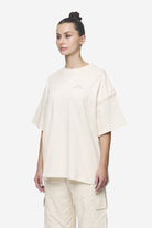 Pegador Yebra Heavy Oversized Tee Washed Coast Sand Detailshot aus der Next Wave Kollektion für DaHerren