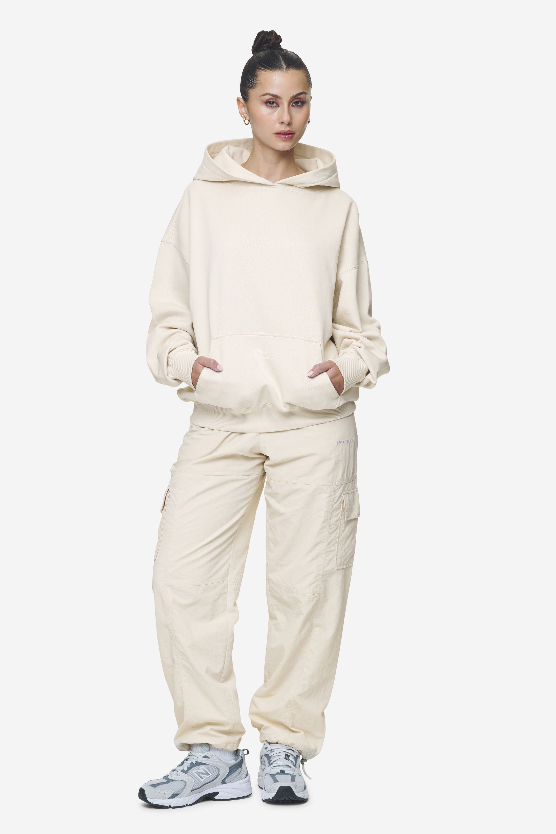 Pegador Yebra Oversized Hoodie Washed Coast Sand Ganzkörper Bild aus der Next Wave Kollektion für DaHerren