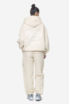 Pegador Yebra Oversized Hoodie Washed Coast Sand Seitenansicht aus der Next Wave Kollektion für DaHerren