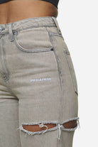 Pegador Romani Destroyed High Waist Jeans Washed Coast Sand Detailshot aus der Next Wave Kollektion für DaHerren