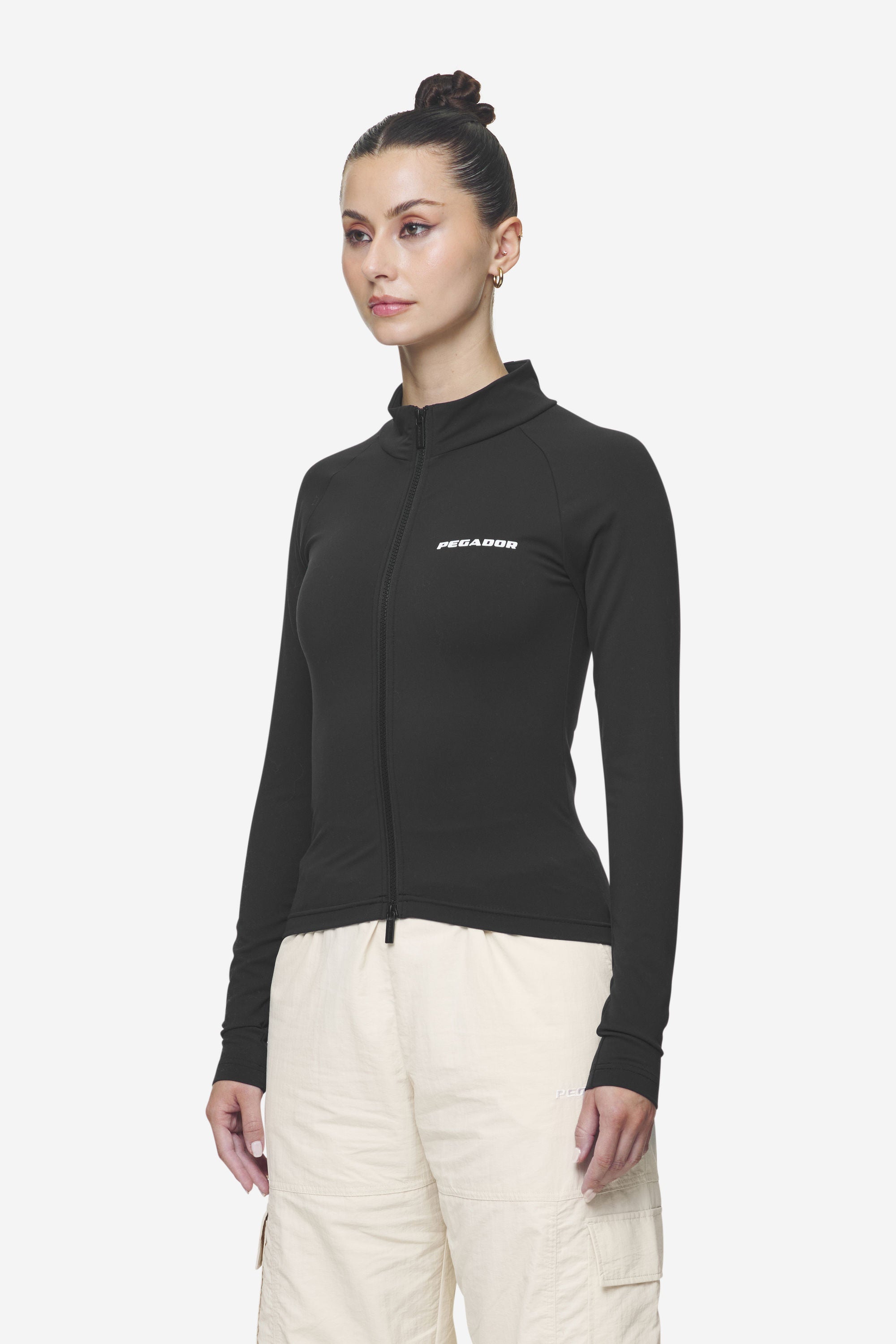 Pegador Maria Zip Longsleeve Black Detailshot aus der Next Wave Kollektion für DaHerren